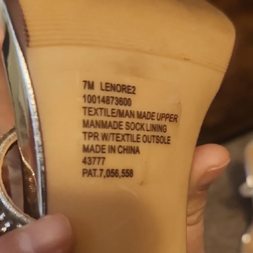 Wild Pair Shimmering Silver Heels - Picture 4 of 6